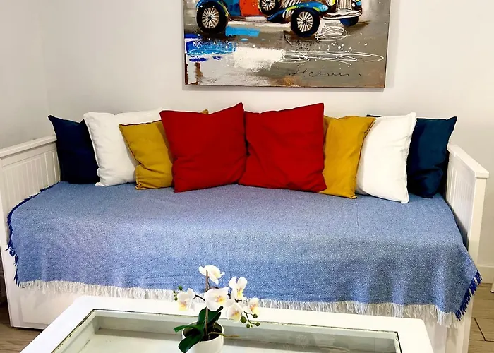 Poolside Paradise - Orlandito